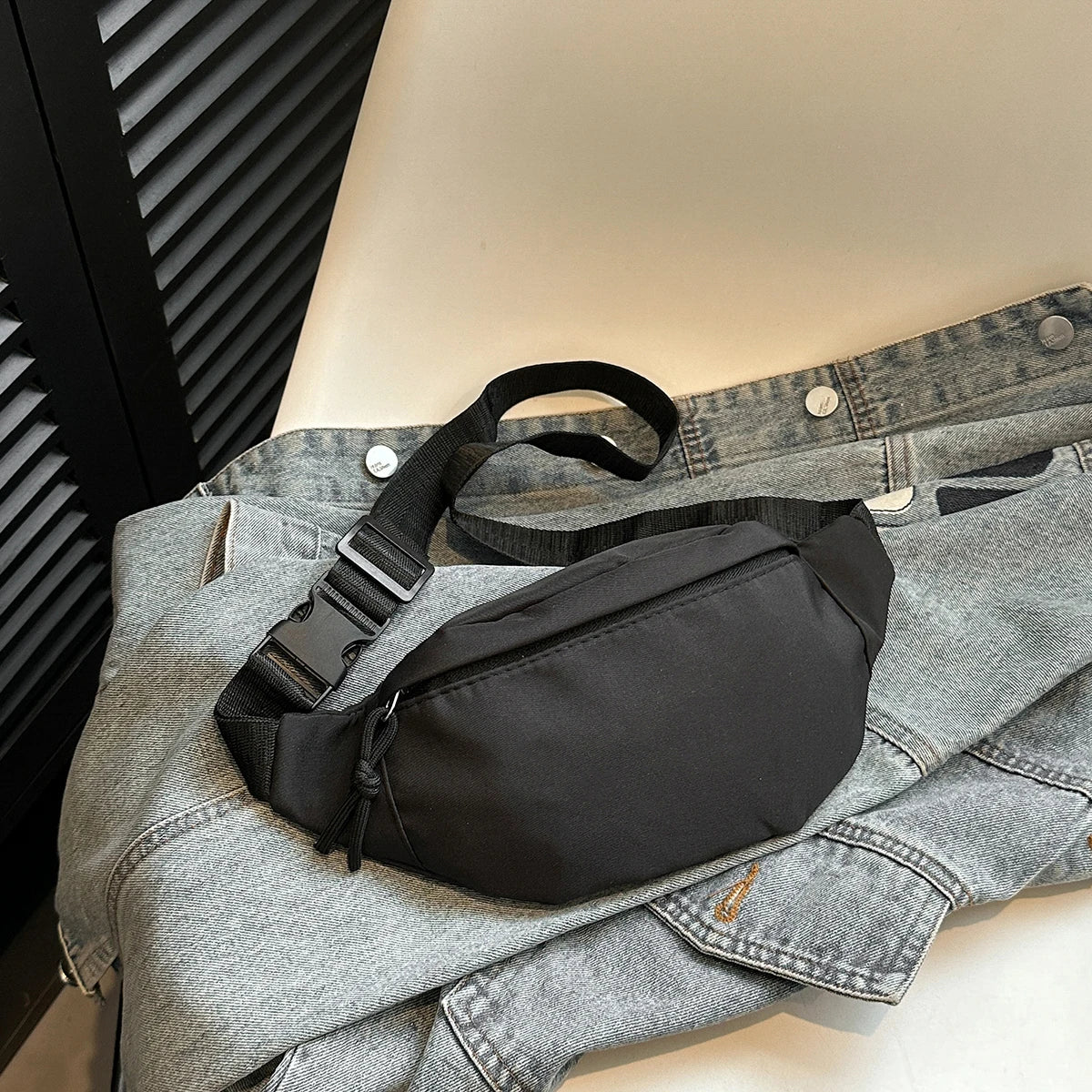 Waist bag men's fashion running sports fitness waist bag women's fashion mobile phone bag outdoor casual chest bag large capacity fashion versatile women's multi-functional compact stylish casual one-shoulder cross-body chest