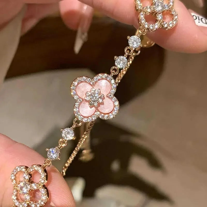 Qimeng Sweet Cherry" Vintage Pink Mother-of-Pearl Four-Leaf Clover Bracelet with Micro-Zirconia Inlay and Cutout Design