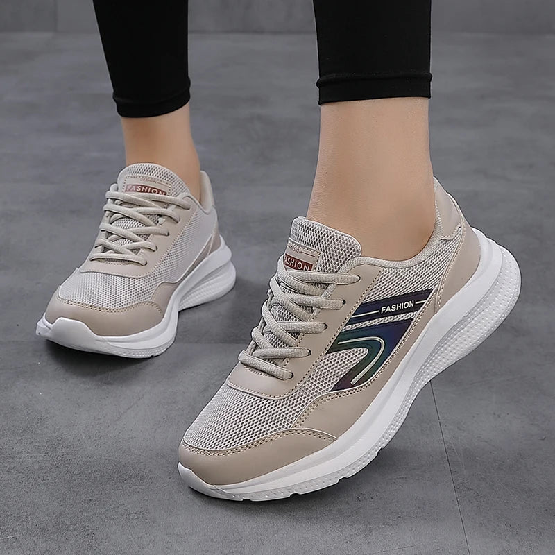 Sports shoes for women