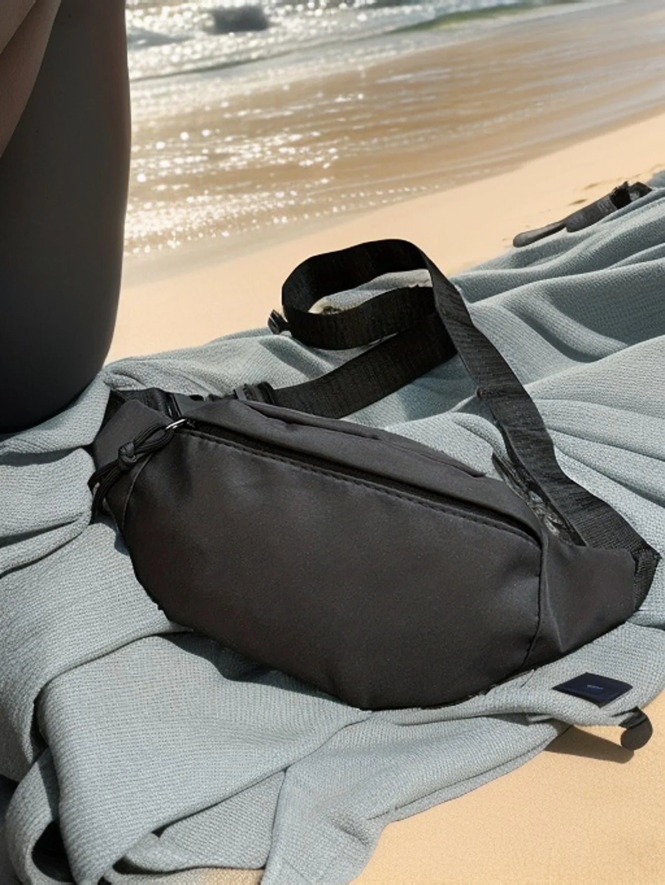 Waist bag men's fashion running sports fitness waist bag women's fashion mobile phone bag outdoor casual chest bag large capacity fashion versatile women's multi-functional compact stylish casual one-shoulder cross-body chest