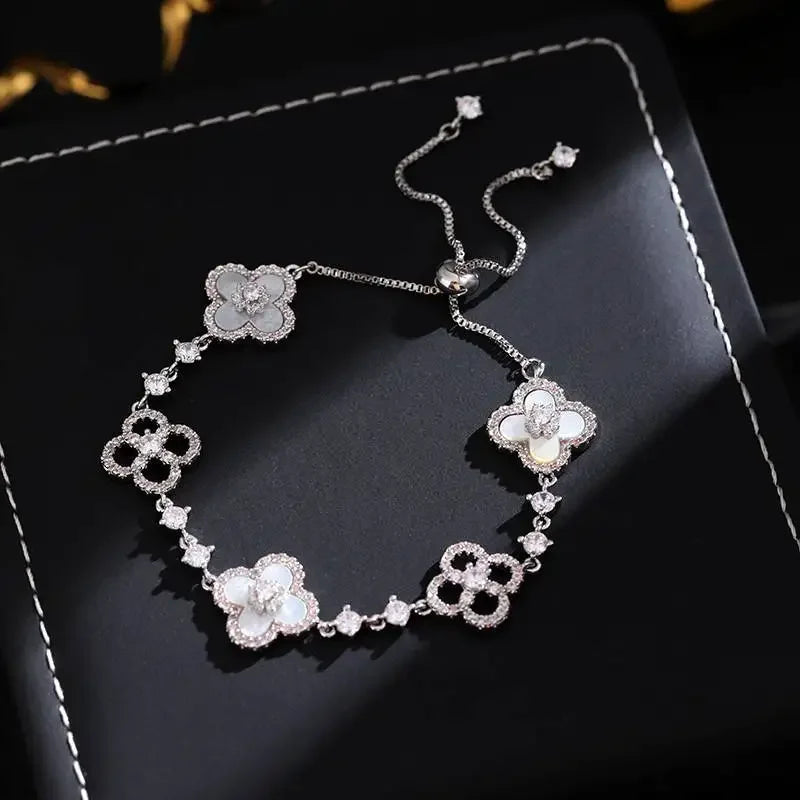 Qimeng Sweet Cherry" Vintage Pink Mother-of-Pearl Four-Leaf Clover Bracelet with Micro-Zirconia Inlay and Cutout Design