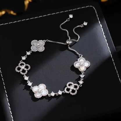 Qimeng Sweet Cherry" Vintage Pink Mother-of-Pearl Four-Leaf Clover Bracelet with Micro-Zirconia Inlay and Cutout Design